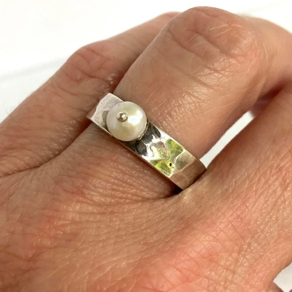 Sterling Silver 925 GA 5MM Hammered Genuine White Pearl Band Ring Sz 6.5
